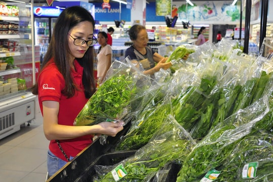 Cao điểm nắng nóng, siêu thị giảm giá hàng giải nhiệt