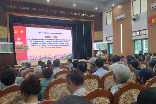 Hướng dẫn, hỗ trợ thủ tục hành chính cho người dân tại nơi tái định cư