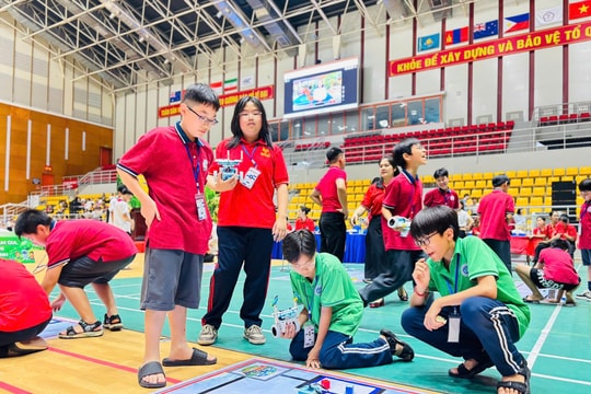 Học sinh Đông Anh tranh tài tại chung kết Robocon mở rộng lần thứ I