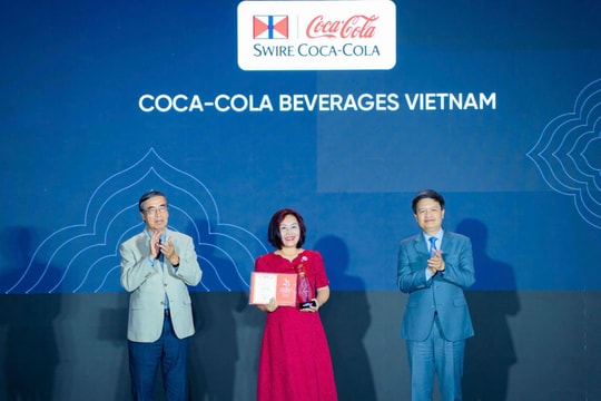 Coca-Cola Việt Nam 3 năm liên tiếp ghi dấu ấn bền vững tại giải thưởng Rồng Vàng