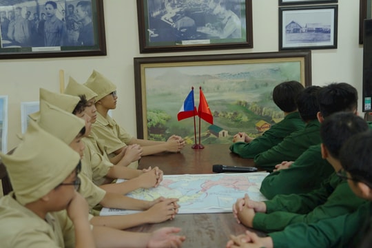 Lần đầu tiên trải nghiệm tiết học “Giáo dục từ lịch sử” tại vùng đất cách mạng Trung Giã
