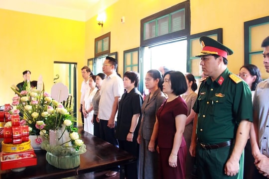 Phường Hà Đông trang trọng tổ chức lễ dâng hương tại Nhà lưu niệm Bác Hồ