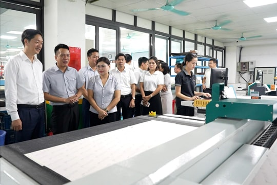Chính quyền cơ sở đồng hành với hộ kinh doanh, doanh nghiệp thích ứng bối cảnh mới
