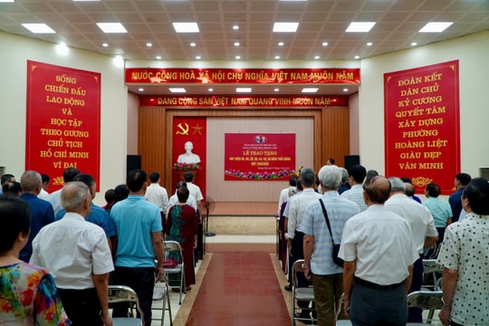 Phường Hoàng Liệt: Trao tặng, truy tặng Huy hiệu Đảng cho 45 đảng viên dịp 19-5