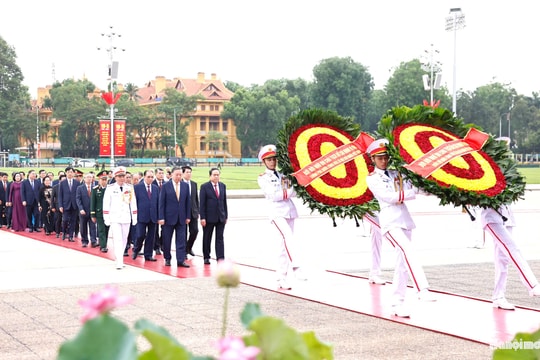Lãnh đạo Đảng, Nhà nước và thành phố Hà Nội viếng Chủ tịch Hồ Chí Minh và các Anh hùng liệt sĩ