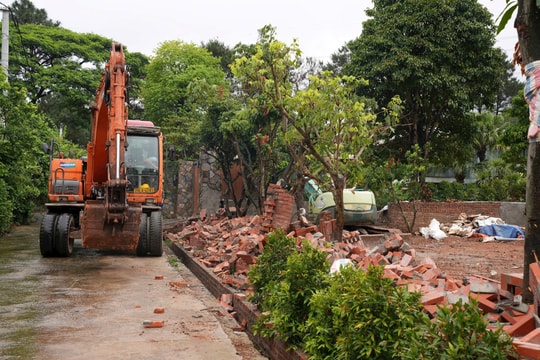 Xã Kim Anh cưỡng chế 5 trường hợp vi phạm đất đai, trật tự xây dựng