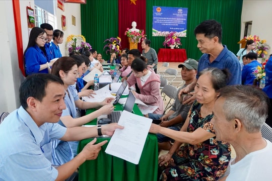 Tổ hành chính công xung kích mang chính quyền đến tận thôn