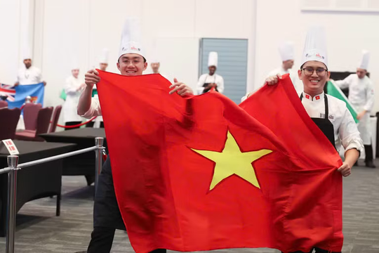 Đội Việt Nam giành Huy chương bạc cuộc thi đầu bếp thế giới