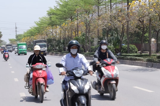 Hà Nội nắng nóng, nhiệt độ tăng cao
