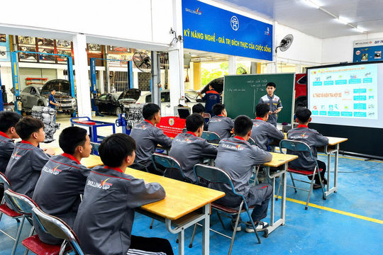 Gắn đào tạo với yêu cầu thực tế của thị trường lao động