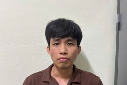 Tạm giữ nhóm đối tượng gây rối trật tự công cộng trên phố Huế