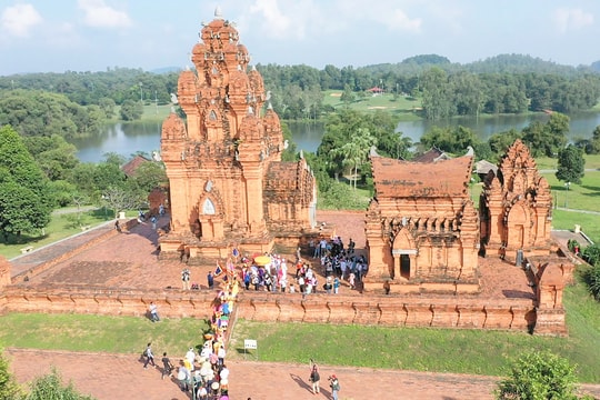 Làng Văn hóa - Du lịch các dân tộc Việt Nam trong quỹ đạo phát triển mới của Hà Nội: Hình thành một hệ sinh thái liên hoàn
