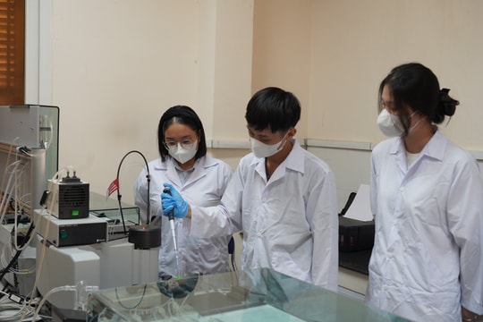 Cấp học bổng cho người học nhóm ngành kỹ thuật then chốt và công nghệ chiến lược