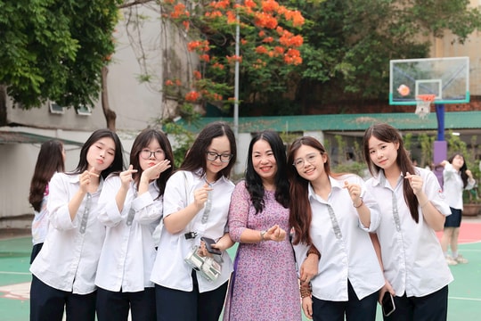 Lễ bế giảng lắng đọng cảm xúc của học trò cuối cấp