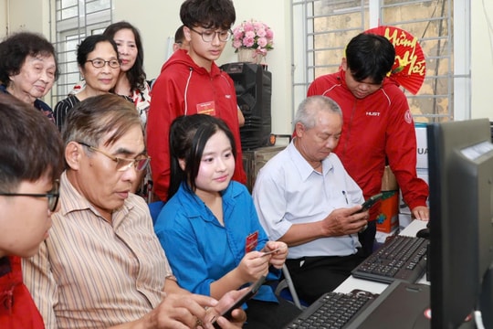 Phường Bạch Mai đẩy mạnh ứng dụng công nghệ số, đưa nghị quyết vào cuộc sống