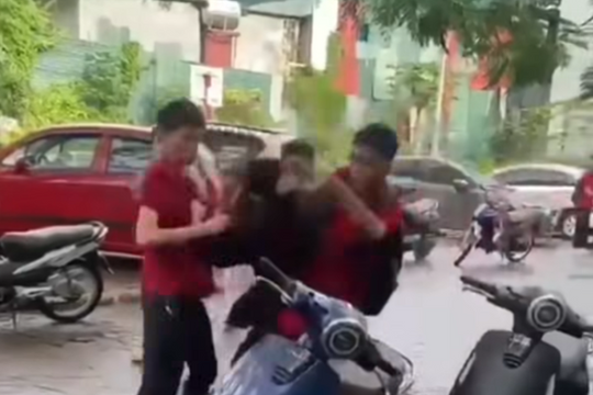 Công an xác minh vụ nhóm thanh niên hành hung người giữa phố