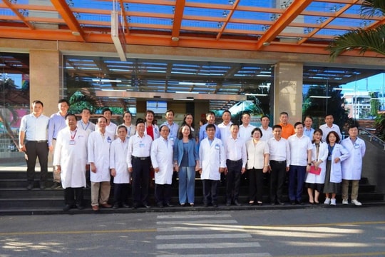 Phó Chủ tịch nước Võ Thị Ánh Xuân thăm, tặng quà bệnh nhi tại thành phố Hồ Chí Minh