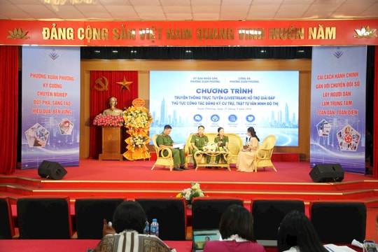 Phường Xuân Phương livestream hỗ trợ giải đáp thủ tục hành chính cho người dân