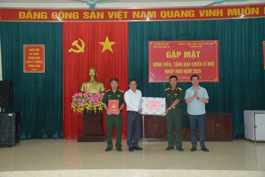 Đại Mỗ: Động viên, tặng quà tân binh nhập ngũ năm 2026