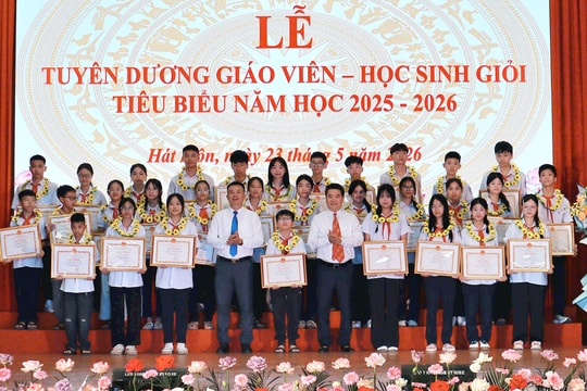 Xã Hát Môn tuyên dương 26 nhà giáo và 156 học sinh giỏi tiêu biểu