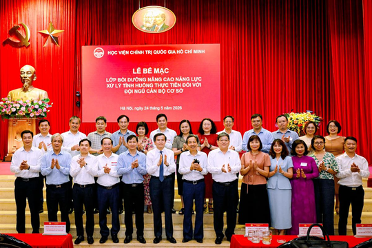 Cán bộ cơ sở cần chuyển tư duy từ chấp hành việc khó sang chủ động giải quyết vấn đề