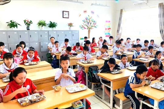 Hà Nội hướng dẫn quy trình 10 bước tổ chức bữa ăn bán trú