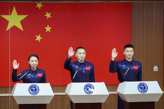 Trung Quốc phóng thành công tàu vũ trụ có người lái Thần Châu-23