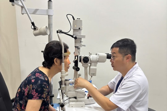 Thiết thực chương trình “Mắt sáng cho Người cao tuổi” ở phường Tây Hồ