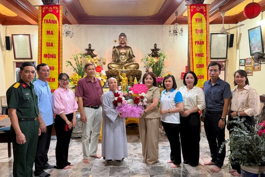 Phường Ô Chợ Dừa thăm, chúc mừng các cơ sở Phật giáo, tín ngưỡng nhân dịp Đại lễ Phật đản