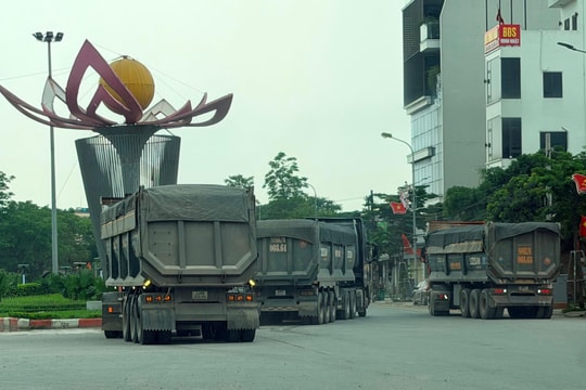 Nguyên nhân xe quá tải lưu thông trên đường Lê Hữu Tựu chưa bị xử lý?