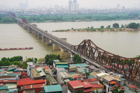 Người dân có thể di chuyển qua cầu Long Biên từ ngày 28 - 5
