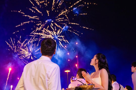 Bắn pháo hoa hàng tuần, Vũng Tàu hấp dẫn với chuỗi đại tiệc đêm chưa từng có tại công viên nước