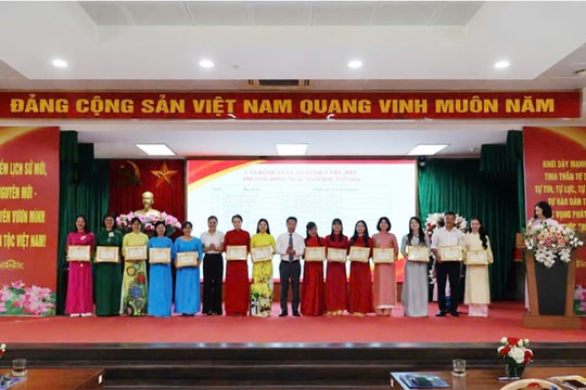 Phường Đông Ngạc tuyên dương hơn 100 cán bộ quản lý, giáo viên, học sinh tiêu biểu xuất sắc