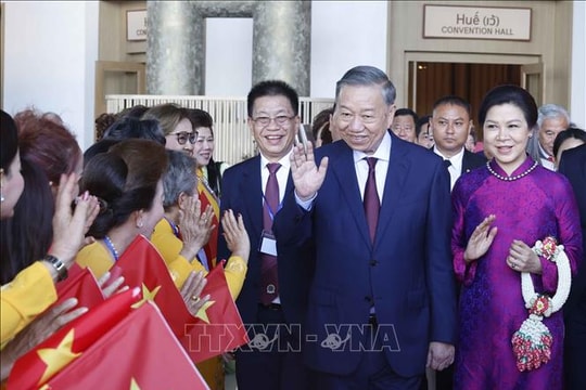 Tổng Bí thư, Chủ tịch nước Tô Lâm gặp gỡ cộng đồng người Việt Nam tại Thái Lan