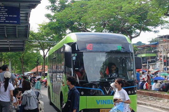 Hà Nội tăng cường phương tiện công cộng phục vụ 2 kỳ thi lớn