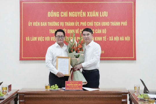 Đồng chí Nguyễn Việt Hùng là Viện trưởng Viện Nghiên cứu phát triển kinh tế - xã hội Hà Nội