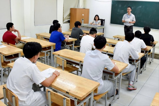 Sáng nay, gần 125.000 thí sinh Hà Nội chính thức bước vào kỳ thi lớp 10