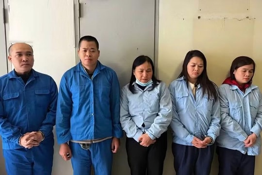 Hoãn xử vụ nhận hối lộ, "chạy" giấy phép hành nghề y, dược
