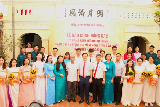 Phường Phú Thượng tổ chức Lễ báo công dâng Bác cho đảng viên mới