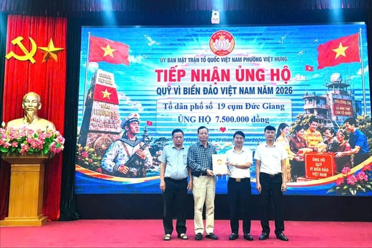 Phường Việt Hưng tiếp nhận hơn 2 tỷ đồng ủng hộ Quỹ Vì biển, đảo Việt Nam và Quỹ Vì người nghèo