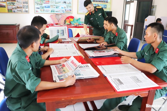 Phường Kiến Hưng thăm, động viên tân binh nhập ngũ năm 2026 tại Trung đoàn 165