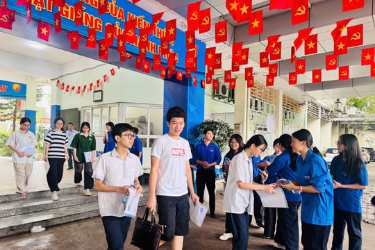 Kết thúc ngày thi đầu tiên vào lớp 10, phường Xuân Phương không ghi nhận thí sinh vi phạm quy chế