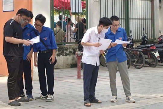 Tuổi trẻ Phú Thượng “tiếp sức mùa thi” tuyển sinh lớp 10