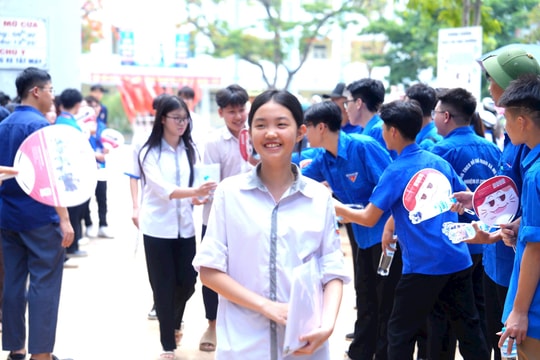 Hiện tượng dần mất kết nối với cuộc sống của giới trẻ vào đề Văn thi lớp 10