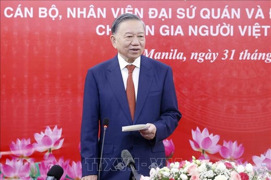 Tổng Bí thư, Chủ tịch nước Tô Lâm gặp gỡ cán bộ, nhân viên Đại sứ quán, đại diện cộng đồng người Việt Nam tại Philippines