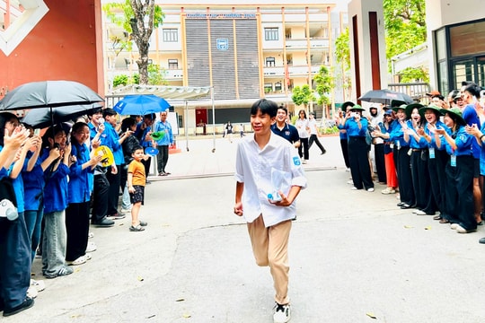 Kỳ thi vào lớp 10 tại phường Hoàng Mai: Ấm áp những vòng tay tiếp sức