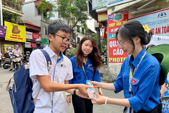 Tuổi trẻ phường Ngọc Hà đồng hành cùng sĩ tử thi vào lớp 10