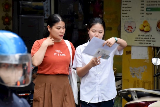 Thí sinh hoàn thành buổi thi đầu vào lớp 10 chuyên tại Hà Nội
