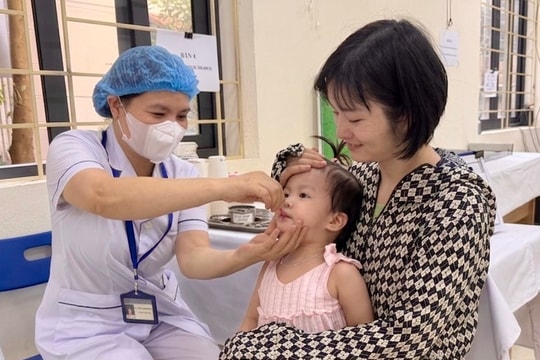 Phường Ô Chợ Dừa triển khai chiến dịch bổ sung Vitamin A cho trẻ em