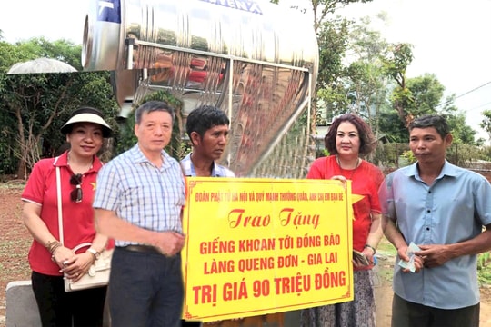 Trao quà tổng trị giá 465 triệu đồng cho trẻ em và đồng bào vùng khó khăn